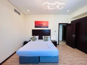 a bedroom with a large bed in a room at Aspire TowerTwo Bedroom Pilot Paradise in Manama