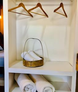 a shelf with towels and a basket of shoes at Pousada Salinas de Atins in Atins +68 photos