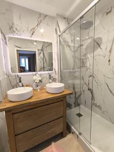 a bathroom with two sinks and a shower at 2 Pièces Cozy Place Morny refait à neuf in Deauville