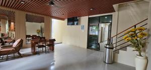 Posezení v ubytování Sunflower Hotel Syariah near Juanda Airport