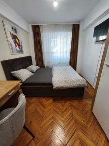 Ένα ή περισσότερα κρεβάτια σε δωμάτιο στο Ta'arof Apartment