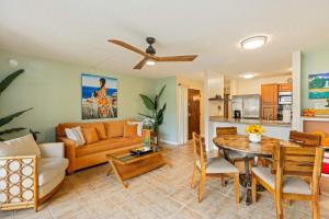 Charming Tropical Kihei Gardens 2-Bed Suite - New的休息区