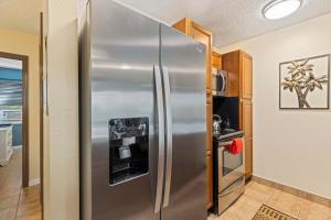 Charming Tropical Kihei Gardens 2-Bed Suite - New的厨房或小厨房