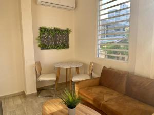 Un lugar para sentarse en Sun-Drenched and Central Apartment in Santurce with parking Apt 8
