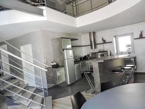 Η κουζίνα ή μικρή κουζίνα στο Holiday Home LA FORGE by Interhome