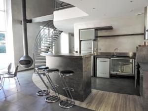 Η κουζίνα ή μικρή κουζίνα στο Holiday Home LA FORGE by Interhome +20 φωτογραφίες