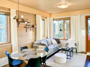 Et opholdsområde på Holiday Home Ruka sunhill by Interhome