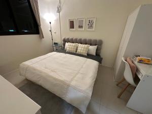 TEN HOUSE房間的床