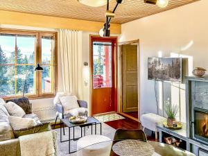 Et opholdsområde på Holiday Home Ruka sunhill by Interhome