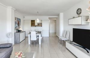 a living room with a couch and a dining room at Apartamento con vistas a mar y canal. Empuriabrava in Empuriabrava +7 photos