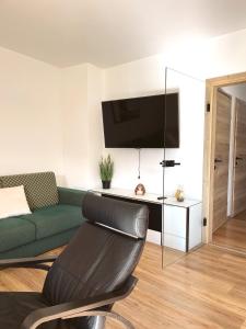 TV a/nebo společenská místnost v ubytování Ferienwohnung Kühar