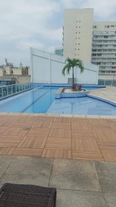 Bazén v ubytování Flat com varanda, quarto de Morador Hotel 1112 nebo v jeho okolí