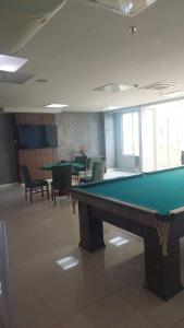 Biliár nebo kulečník v ubytování Flat com varanda, quarto de Morador Hotel 1112