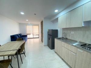 Kuchyň nebo kuchyňský kout v ubytování Hito 106 Amplio Apartamento en Av 19 Norte Armenia