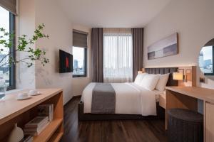 En eller flere senge i et værelse på Keypad Hotel - Linh Lang