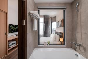 Et badeværelse på Keypad Hotel - Linh Lang