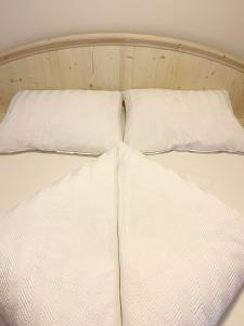 Postel nebo postele na pokoji v ubytování Ferienwohnung Kühar