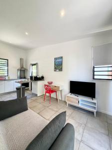 TV a/nebo společenská místnost v ubytování Tiny House Moorea Haylee