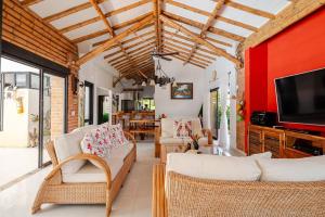 Una televisión o centro de entretenimiento en Finca Panaca Herrería 8