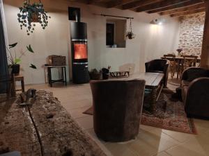 Posezení v ubytování La Source Du Bonheur Chambres et Table d'Hôtes