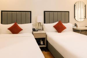 Postel nebo postele na pokoji v ubytování Asiatic Hotel - Flushing