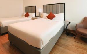 Postel nebo postele na pokoji v ubytování Asiatic Hotel - Flushing