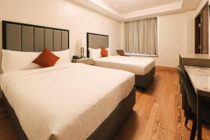 Postel nebo postele na pokoji v ubytování Asiatic Hotel - Flushing