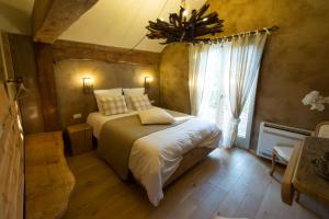 Postel nebo postele na pokoji v ubytování Les Chambres du Vivier, chambres d'hôtes et gîte - à 100m -