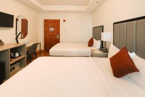 Postel nebo postele na pokoji v ubytování Asiatic Hotel - Flushing