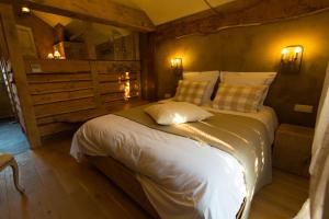 Postel nebo postele na pokoji v ubytování Les Chambres du Vivier, chambres d'hôtes et gîte - à 100m -
