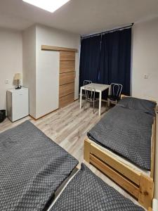 Postel nebo postele na pokoji v ubytování Ubytovna-Hostel- IMOS + 3 fotografie