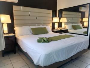 Postel nebo postele na pokoji v ubytování Hotel Guillen