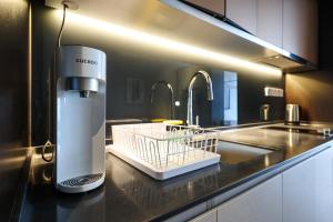 Dapur atau dapur kecil di Scarletz Suites KLCC by GB