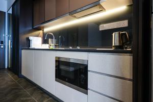 Dapur atau dapur kecil di Scarletz Suites KLCC by GB