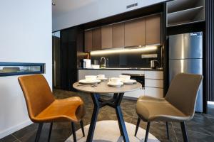 Dapur atau dapur kecil di Scarletz Suites KLCC by GB