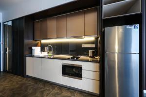 Dapur atau dapur kecil di Scarletz Suites KLCC by GB