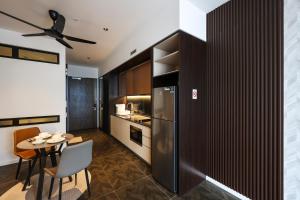 Dapur atau dapur kecil di Scarletz Suites KLCC by GB