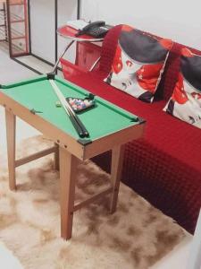 Biliár nebo kulečník v ubytování A2Z Staycation at Azure Urban Residences