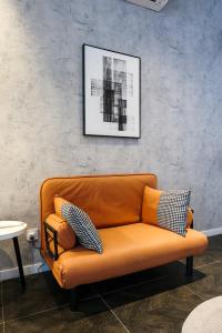 Area tempat duduk di Scarletz Suites KLCC by GB