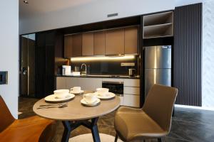 Dapur atau dapur kecil di Scarletz Suites KLCC by GB