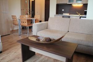 A seating area at Nevada Aparthotel