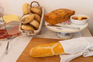 a table topped with bread and a plate of bread at Bed&Breakfast Al Campanario in Cómpeta