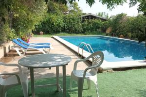 Bazén v ubytování Finca Marina Turismo Rural nebo v jeho okolí