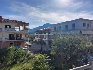 a group of buildings with mountains in the background at Aquarium House in Kalabaka