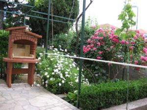 Ein Garten an der Unterkunft House Marko