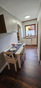 Kuchyňa alebo kuchynka v ubytovaní Landhaus Steinwender Wohnung young style