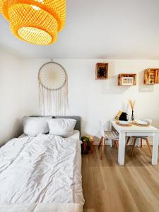 Ένα ή περισσότερα κρεβάτια σε δωμάτιο στο Cozy Studi Apartment - Kaiserslautern