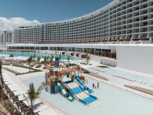 Bazén v ubytování AVA Resort Cancun - All Inclusive nebo v jeho okolí