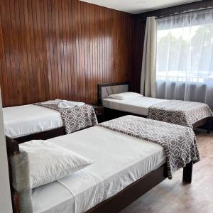 Postelja oz. postelje v sobi nastanitve Hotel Naralit