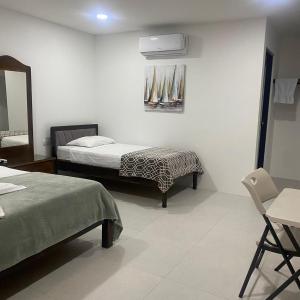 Postelja oz. postelje v sobi nastanitve Hotel Naralit